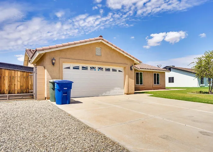Family W/ Covered Patio + Grill!