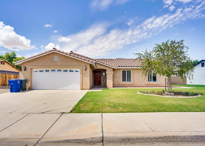 Family W/ Covered Patio + Grill! *