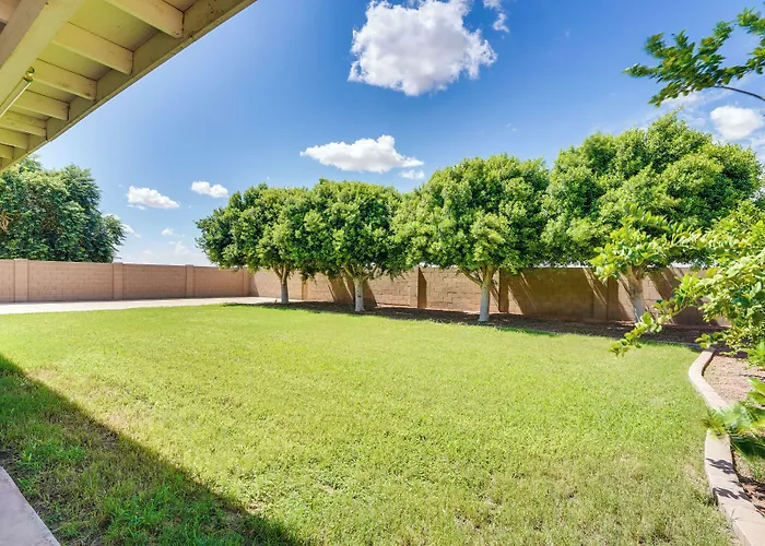 Vakantiehuis Family W/ Covered Patio + Grill!